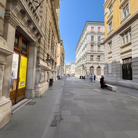 Cassa Di Risparmio 11 Tirabora Short Rent Trieste Exterior foto